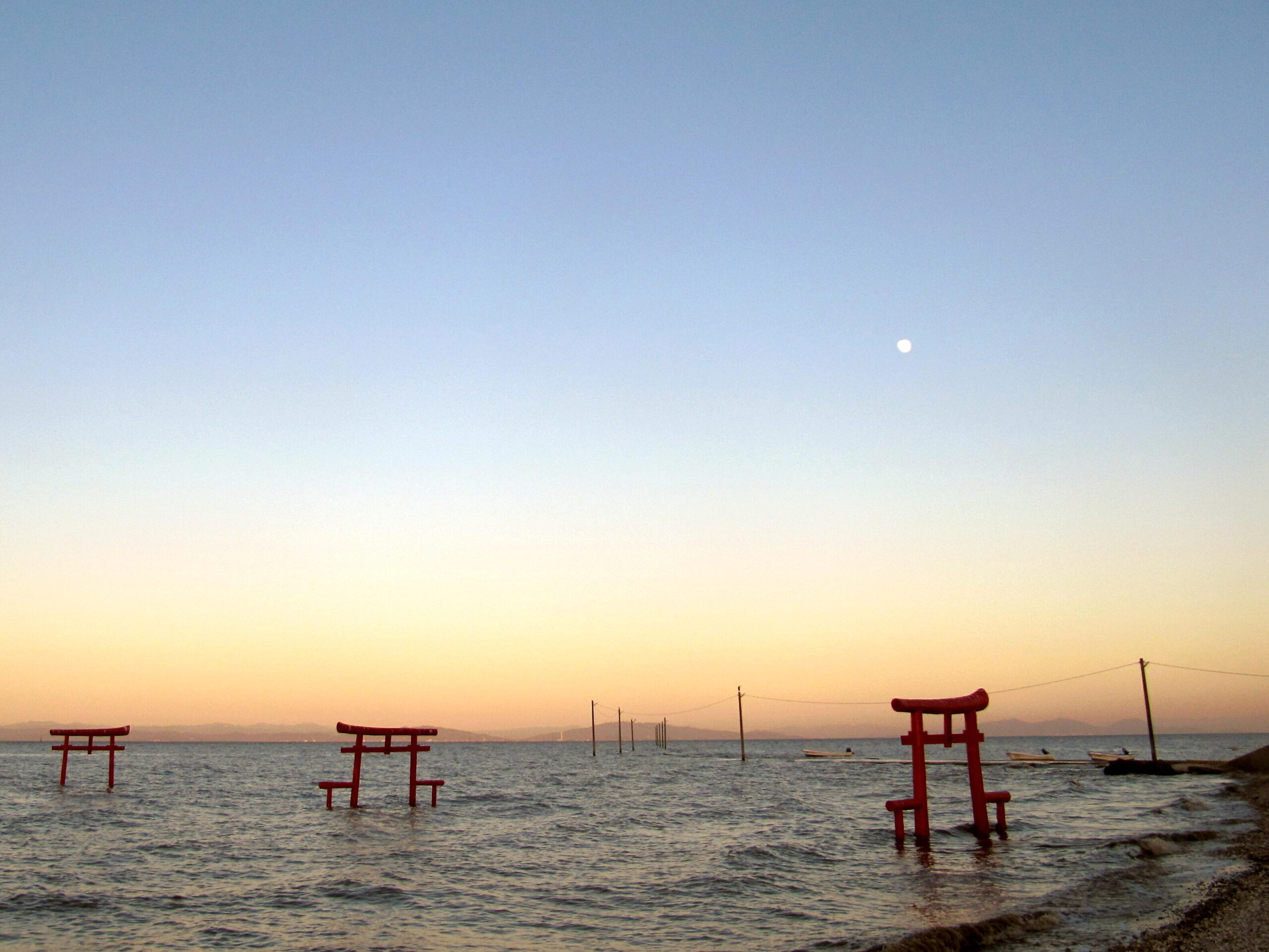 海中鳥居・道路